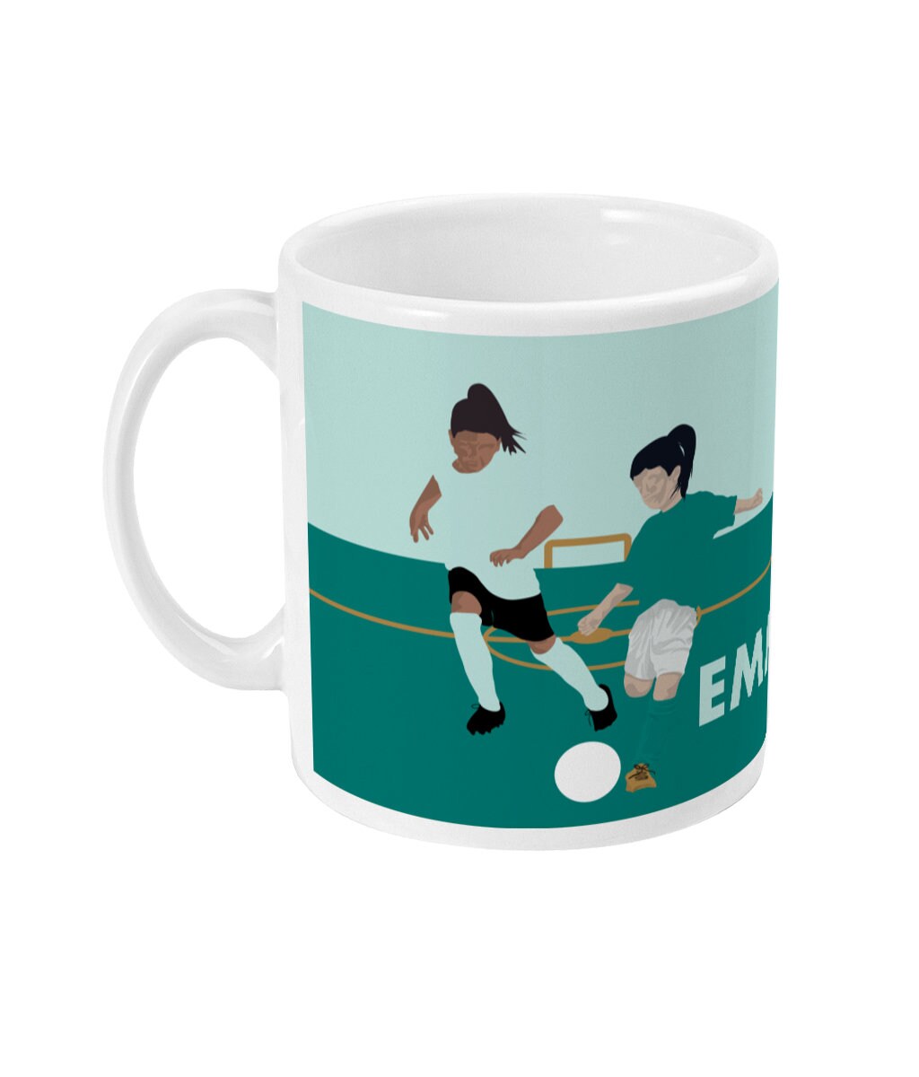 Tasse ou mug football "Les deux footballeuses" - personnalisable