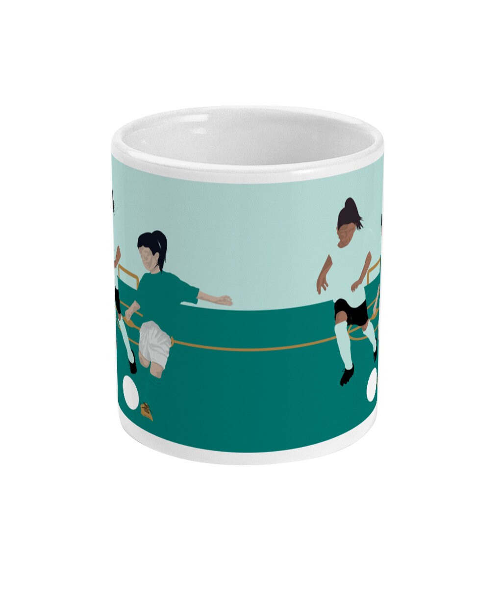 Tasse ou mug football "Les deux footballeuses" - personnalisable