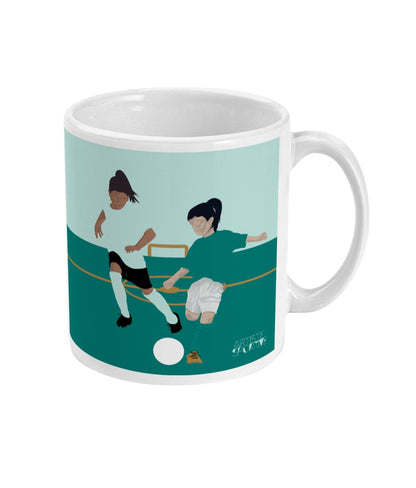 Tasse ou mug football "Les deux footballeuses" - personnalisable